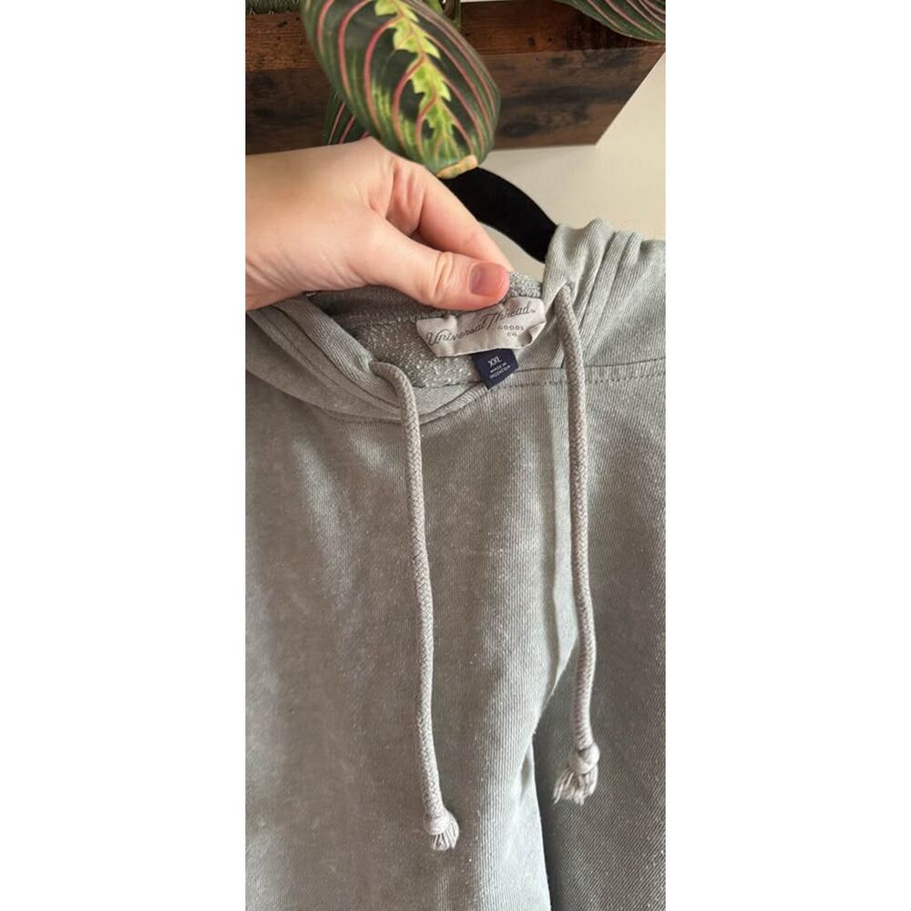 Universal Thread Hoodie‎ - Picture 3 of 3